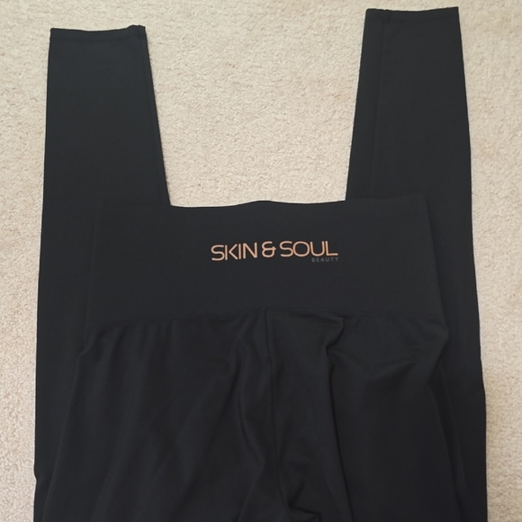 Skin & Soul Black Leggings - Picture 2 of 4